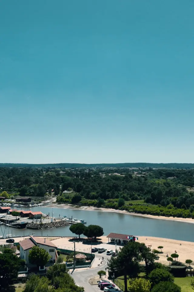 Vue aérienne du port de La Hume.